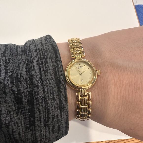 Lot of 2 VTG Citizen Quartz Ladies Watches-Gold Tone*Needs Batteries (Untested)